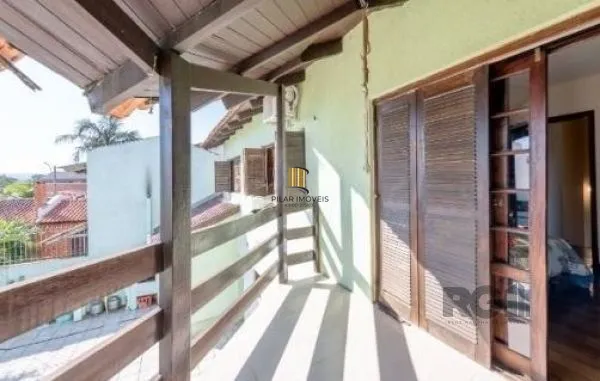 Casa em Porto Alegre, no bairro Aberta dos Morros, com 4 dormitório(s), e 4 banheiros, à venda.