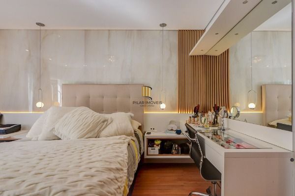 Casa em Porto Alegre, no bairro Tristeza, com 2 dormitório(s), e 2 banheiros, à venda.