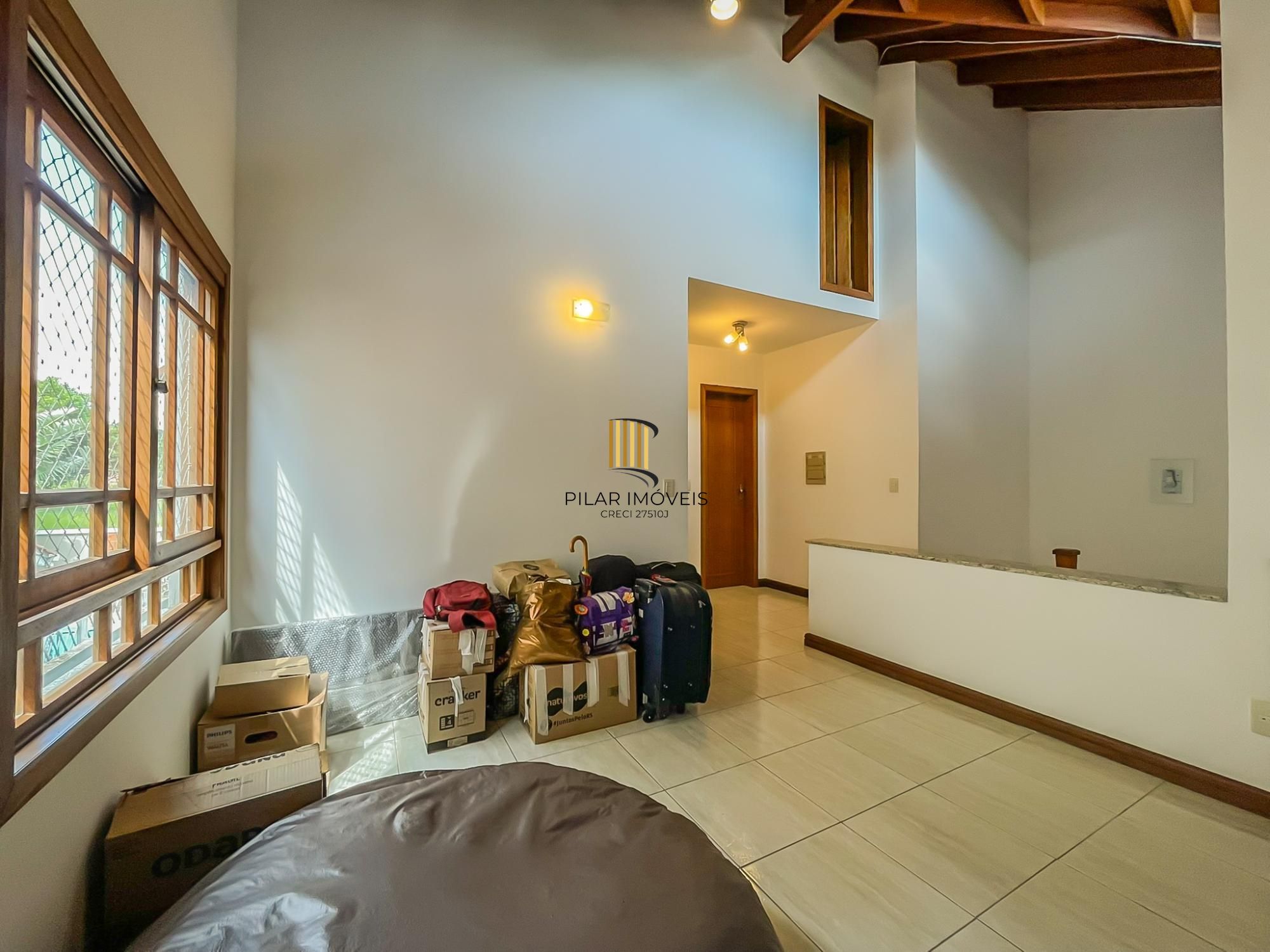 Casa 3 suítes com piscina em condomínio alto padrão na zona sul de Porto Alegre !