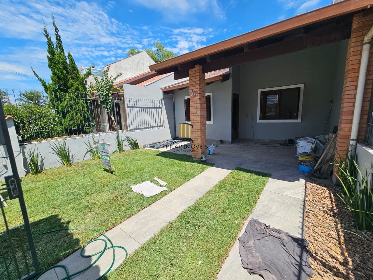 Casa 3 dormitórios no bairro Hípica