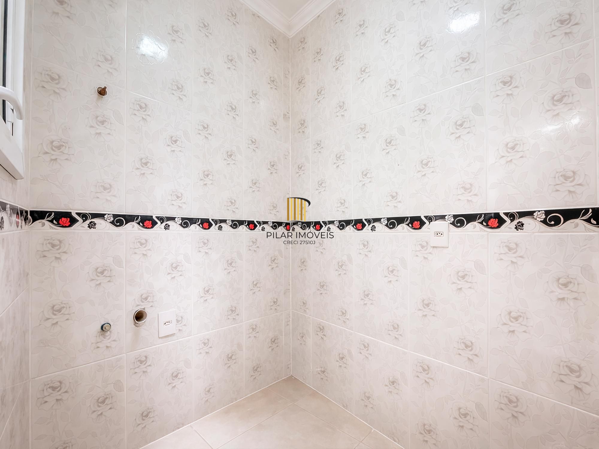 Casa ampla com piscina e suíte diferenciada em condomínio no Lagos de Ipanema zona Sul de Porto Alegre !