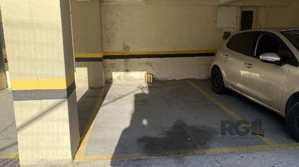 Apartamento em Porto Alegre, no bairro Cristal, com 1 dormitório(s), e 1 banheiros, à venda.