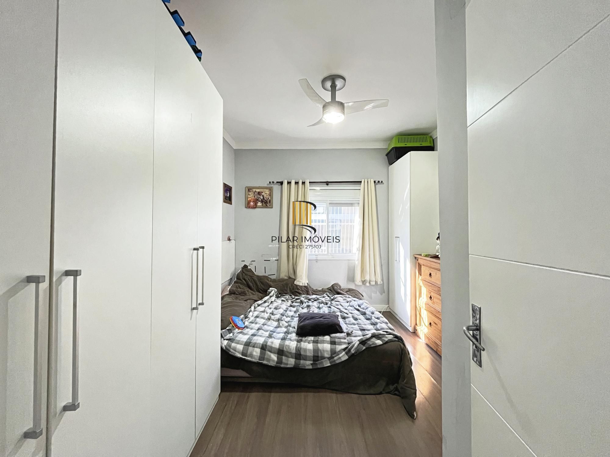 Casa 2 dormitórios no bairro Hípica