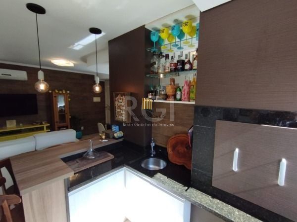 Apartamento em Porto Alegre, no bairro Ipanema, com 2 dormitório(s), e 2 banheiros, à venda.