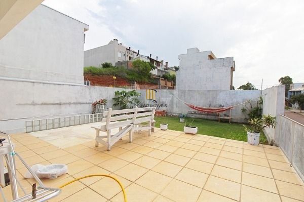 Casa em Porto Alegre, no bairro Aberta dos Morros, com 3 dormitório(s), e 3 banheiros, à venda.