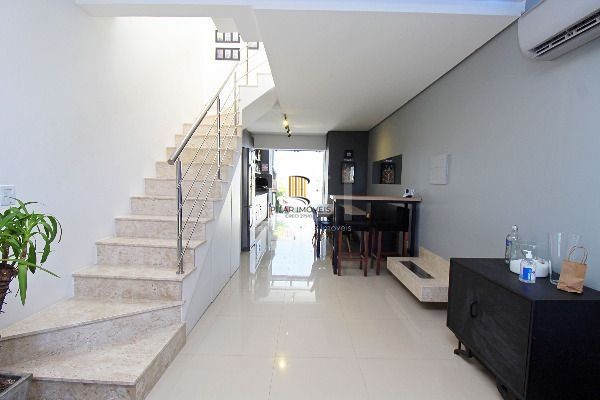 Casa em Porto Alegre, no bairro Hípica, com 2 dormitório(s), à venda.