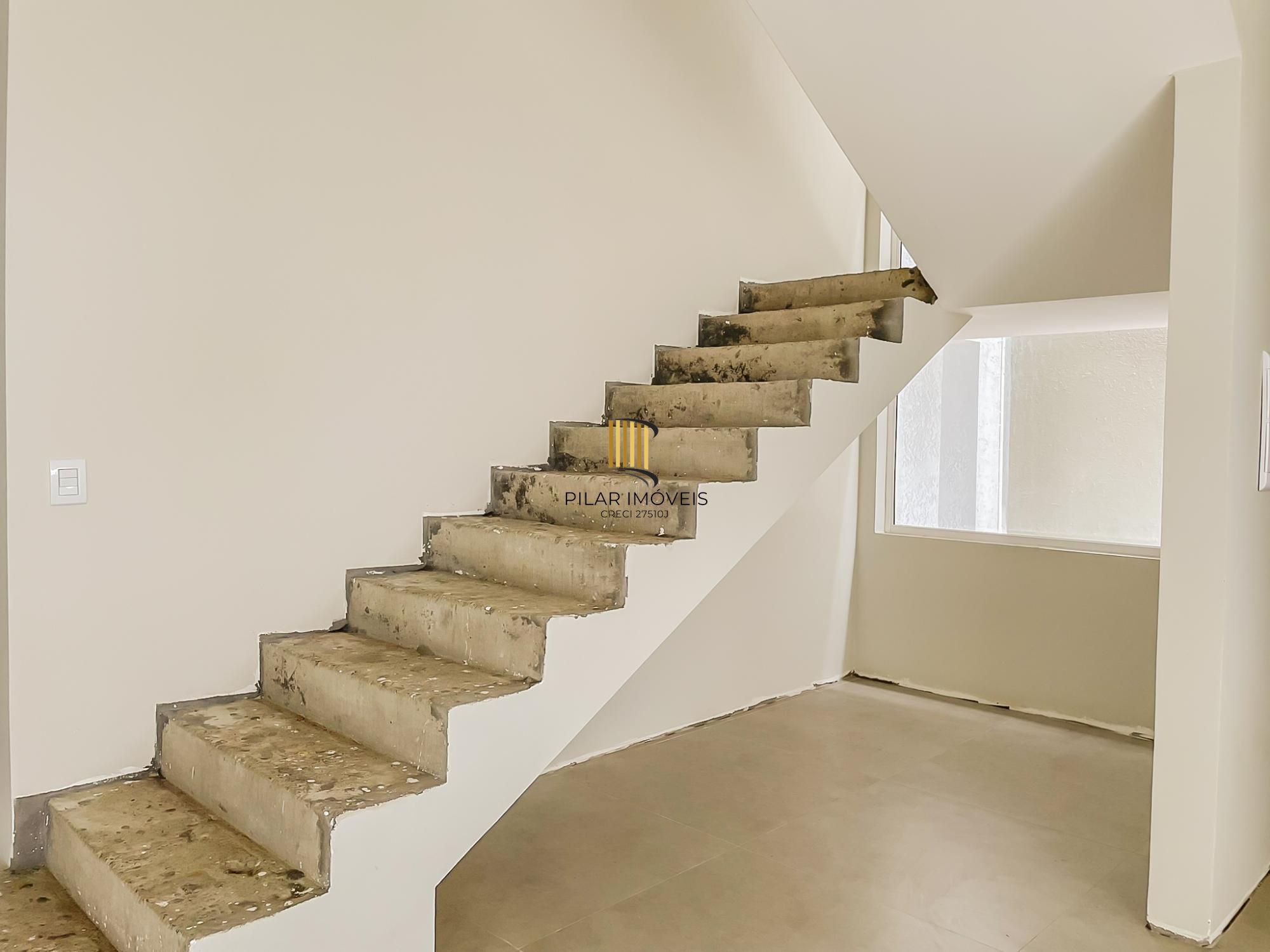 No Mirante do Lago, excelente residência com 3 suítes