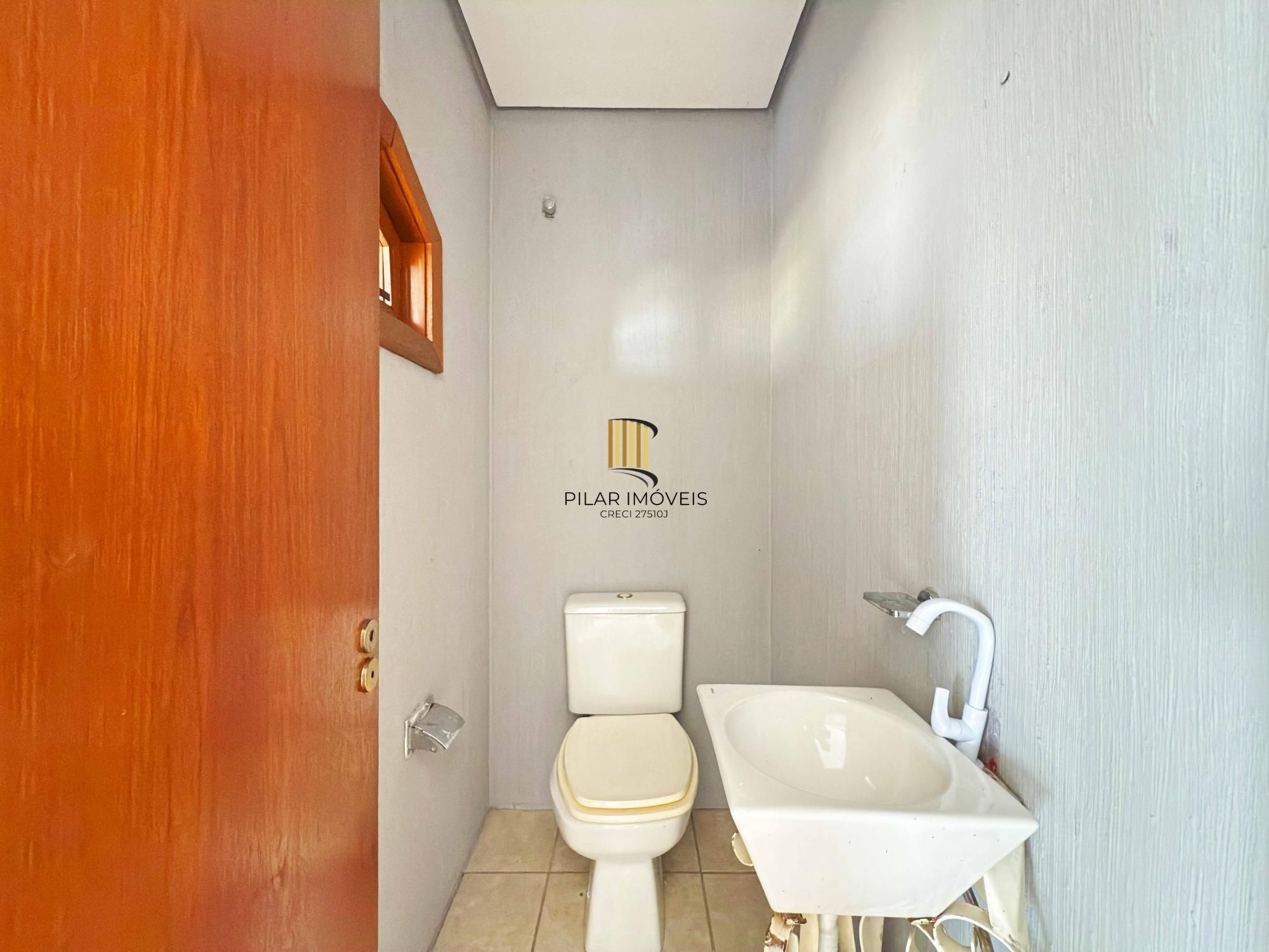 Casa 2 dormitórios no bairro Hípica