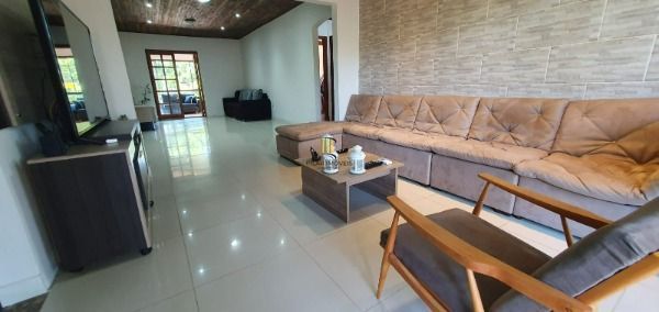 Sítio em Porto Alegre, no bairro Restinga, com 2 dormitório(s), e 2 banheiros, à venda.