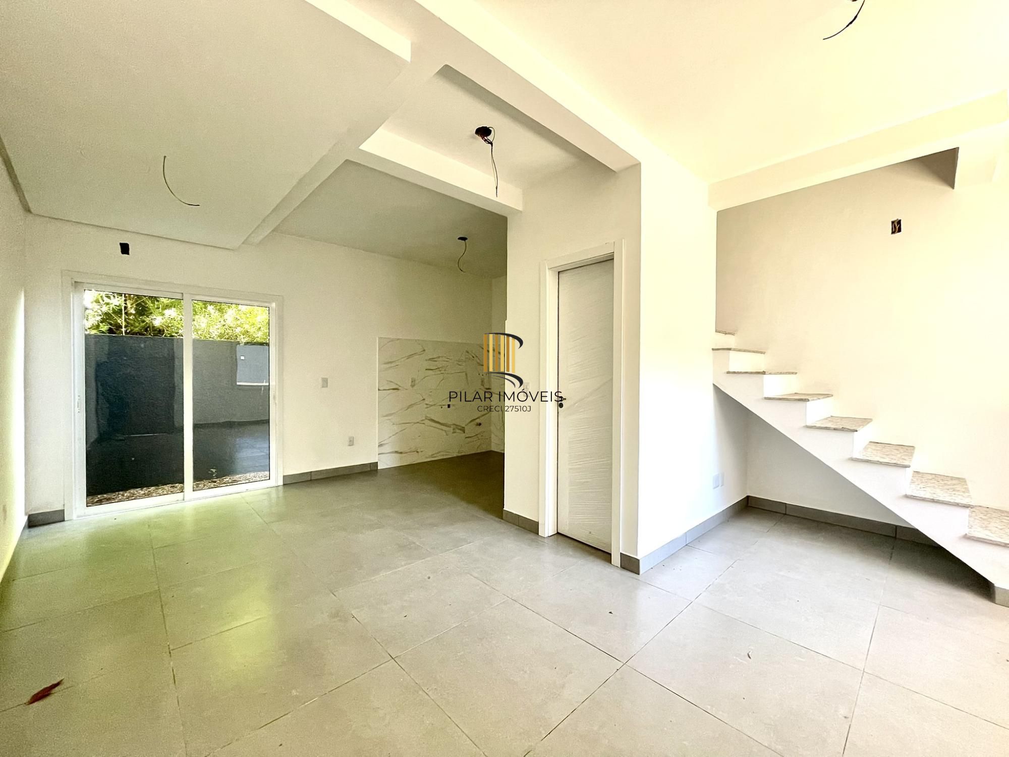 Casa Condominio em Porto Alegre, no bairro Nonoai, com 2 dormitório(s), e 2 banheiros, à venda.