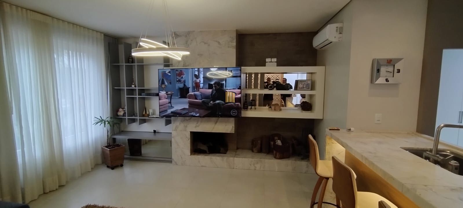 Casa térrea em condomínio fechado com 3 suítes, mobiliada, pátio , 168 m² privativos