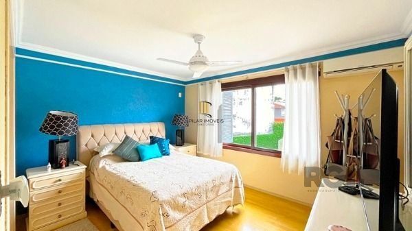 Casa em Porto Alegre, no bairro Ipanema, com 3 dormitório(s), à venda.