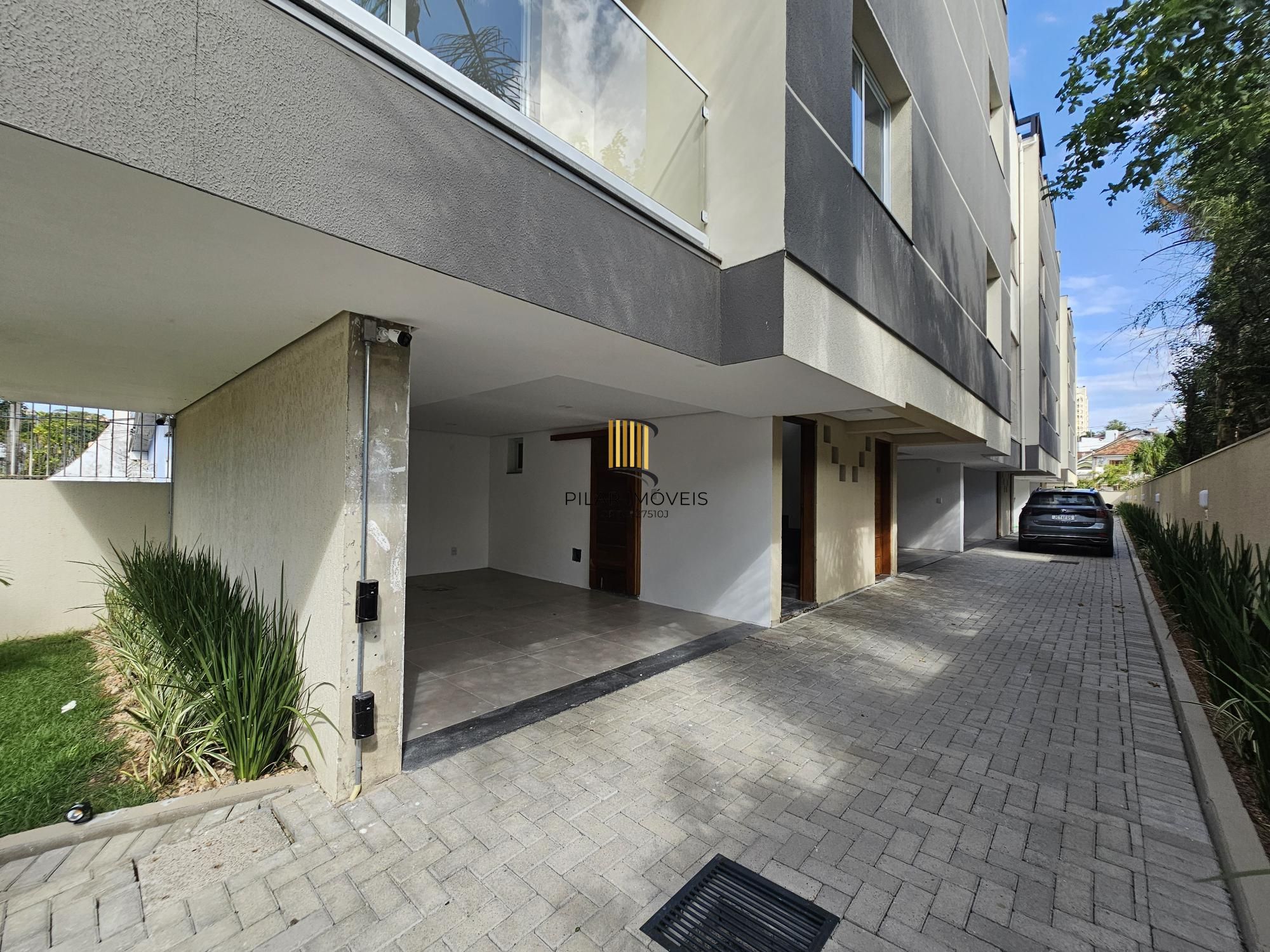 Casa de Condomínio 3 dormitórios no bairro Glória