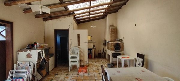 Casa em Porto Alegre, no bairro Guarujá, com 3 dormitório(s), e 3 banheiros, à venda.