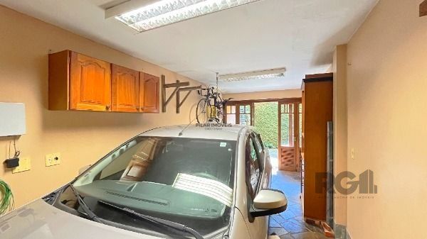 Casa Condominio em Porto Alegre, no bairro Espírito Santo, com 3 dormitório(s), e 3 banheiros, à venda.