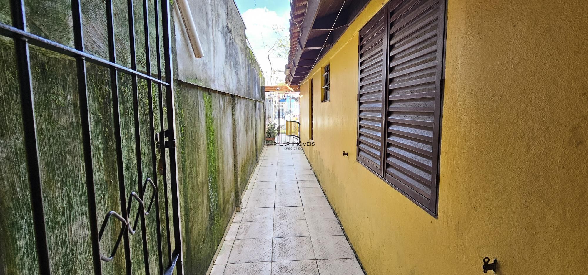 Casa 3 dormitórios no bairro Hípica