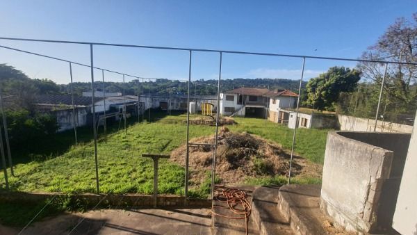 Casa em Porto Alegre, no bairro Vila Nova, com 3 dormitório(s), e 3 banheiros, à venda.