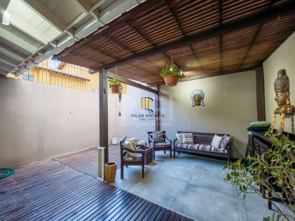 Casa em Porto Alegre, no bairro Vila Conceição, com 3 dormitório(s), e 3 banheiros, à venda.