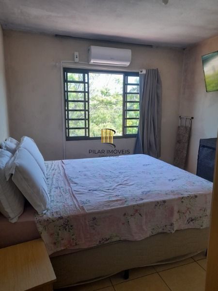 Casa em Porto Alegre, no bairro Belém Novo, com 2 dormitório(s), e 2 banheiros, à venda.