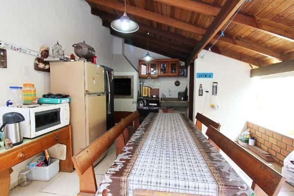 Casa Condominio em Porto Alegre, no bairro Espírito Santo, com 3 dormitório(s), e 3 banheiros, à venda.