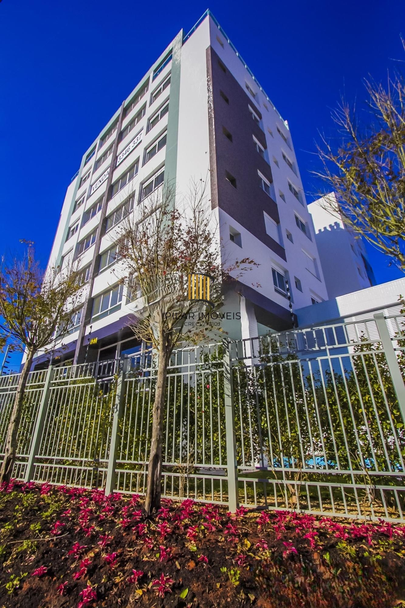 Excelente apartamento de 110m² de área privativa, 3 dormitórios, 2 vagas, no coração do bairro Menino Deus.