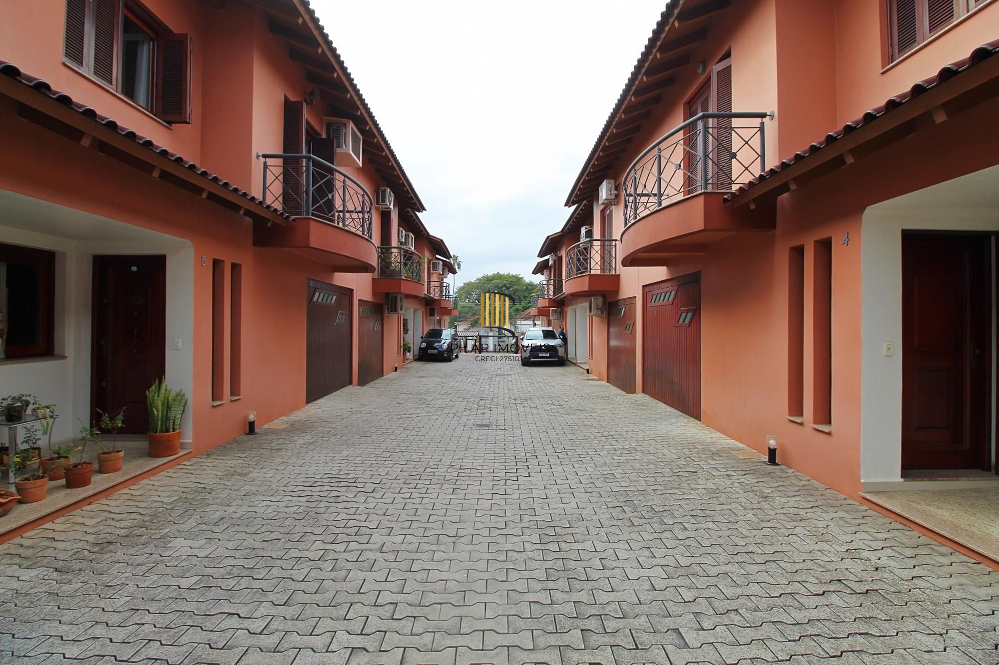 Casa em condomínio com 3 dormitórios, sendo 1 suíte com closet e sacada