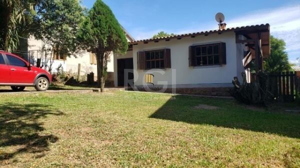 Casa em Porto Alegre, no bairro Hípica, com 2 dormitório(s), e 2 banheiros, à venda.