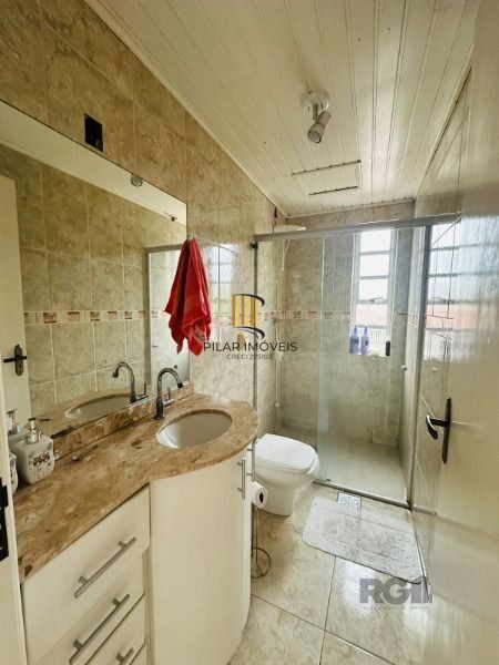 Apartamento em Porto Alegre, no bairro Cristal, com 2 dormitório(s), e 2 banheiros, à venda.