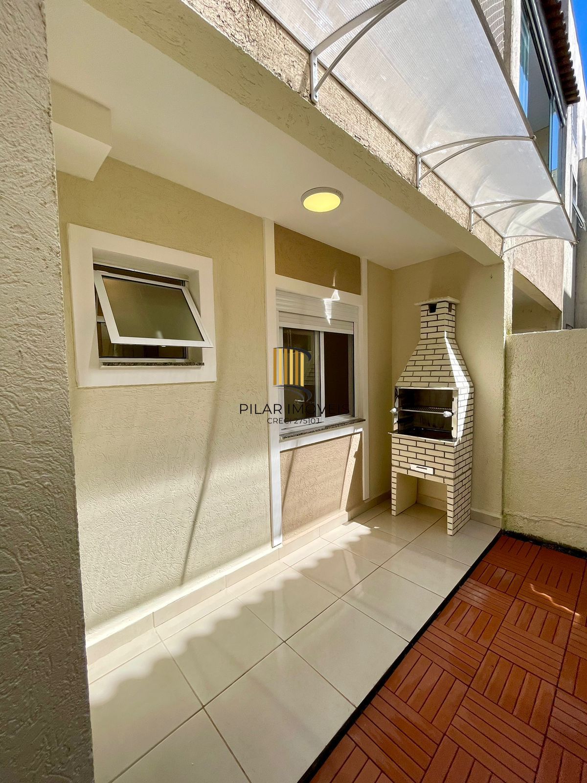 IMPECÁVEL - Casa toda reformada , com 2 dormitórios e 1 vaga