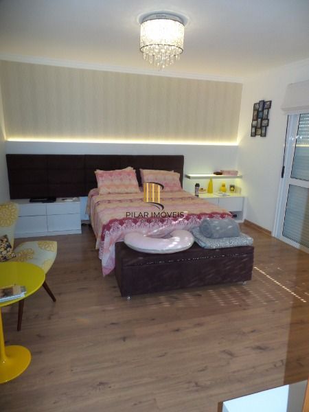 Casa para Venda - 270m², 3 dormitórios, sendo 1 suites, 2 vagas - Guarujá