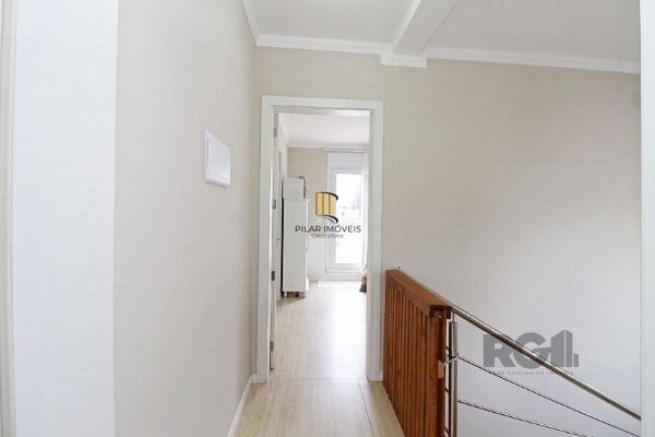 Casa em Porto Alegre, no bairro Hípica, com 3 dormitório(s), e 3 banheiros, à venda.