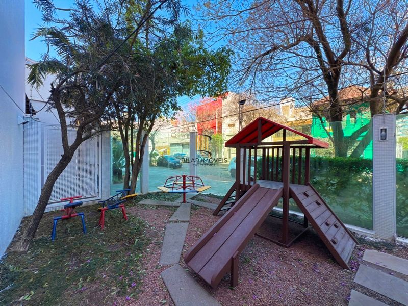 Apartamento com 2 dormitórios, 2 vagas, 65m2 coração do Menino Deus.