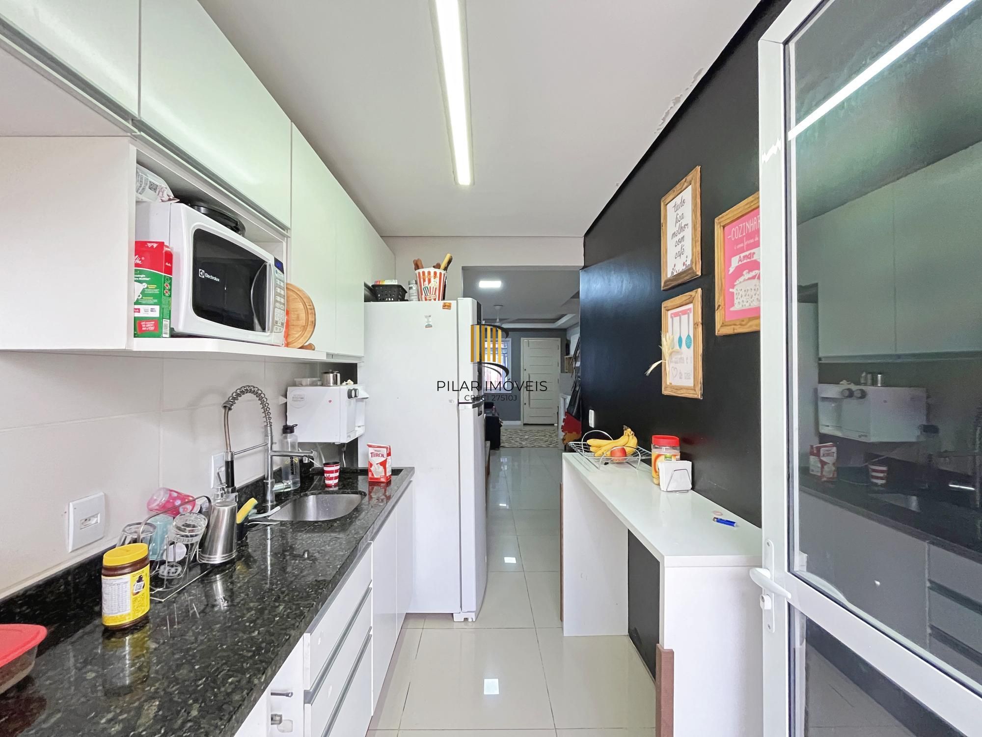 Casa 2 dormitórios no bairro Hípica