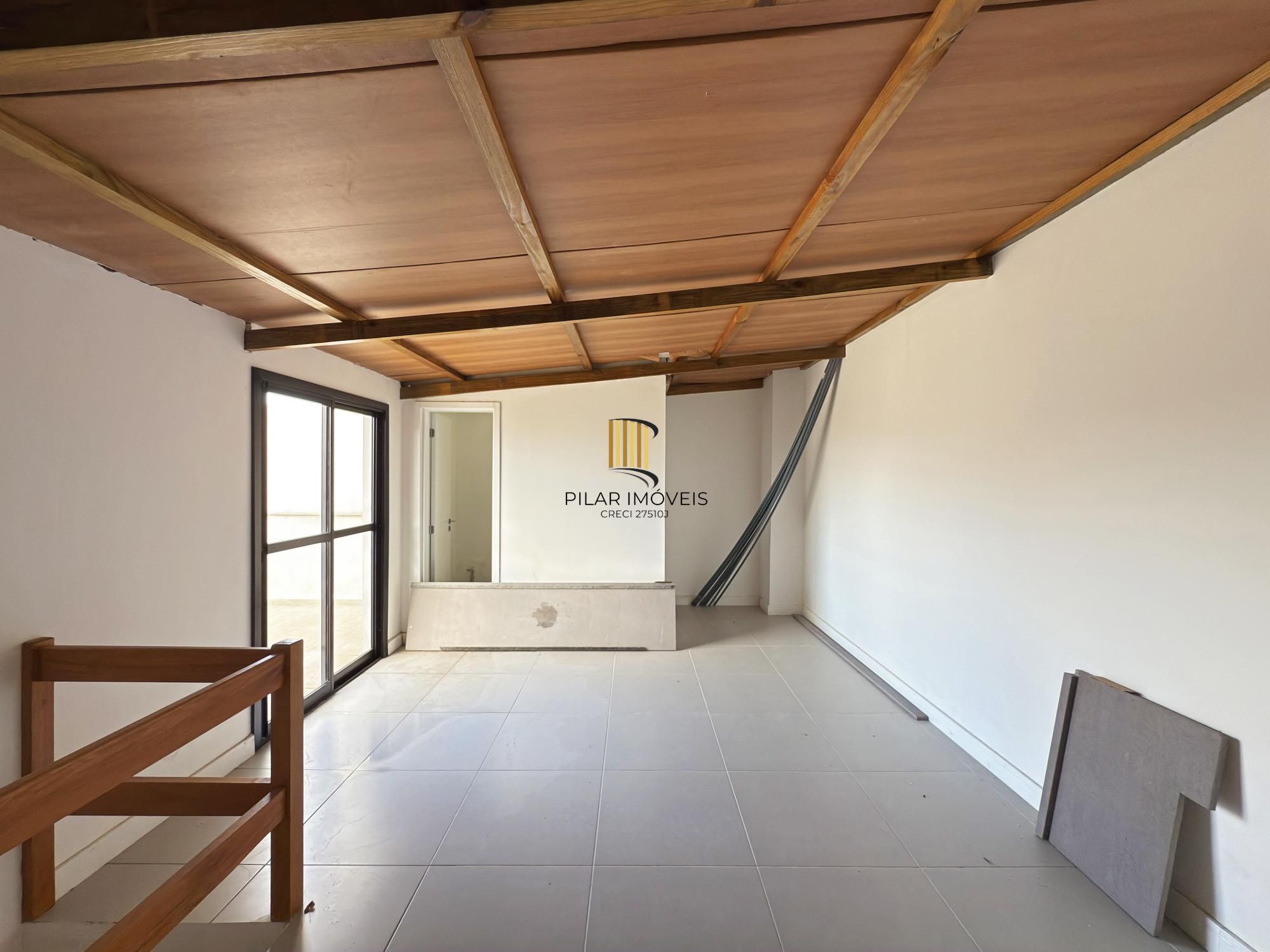 Casa em Porto Alegre, no bairro Hípica, com 4 dormitório(s), à venda.