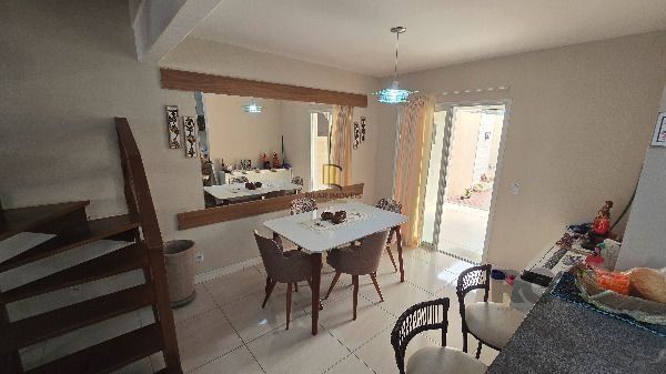 Casa Condominio em Porto Alegre, no bairro Hípica, com 3 dormitório(s), e 3 banheiros, à venda.