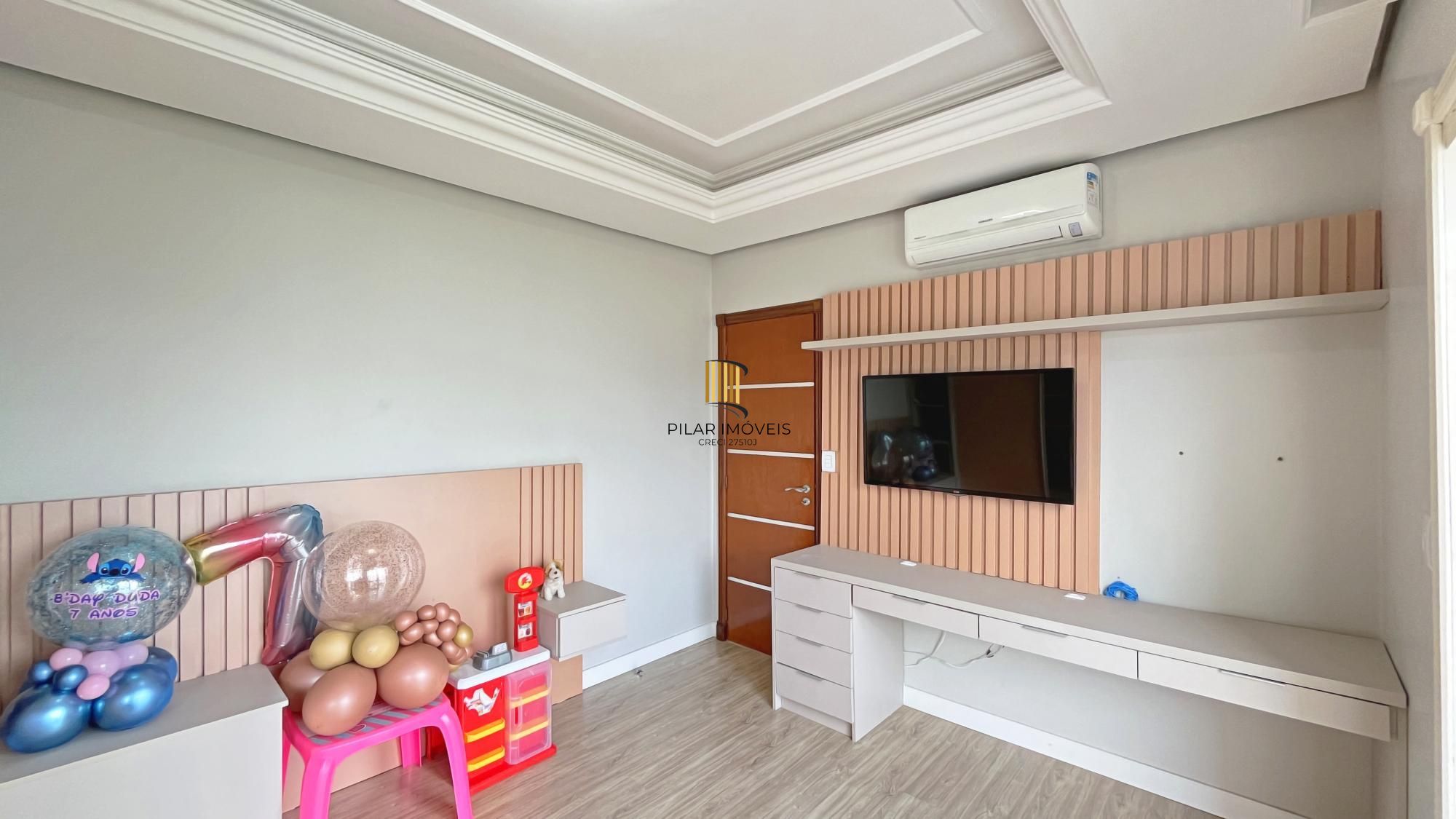 Casa 3 dormitórios no bairro Hípica