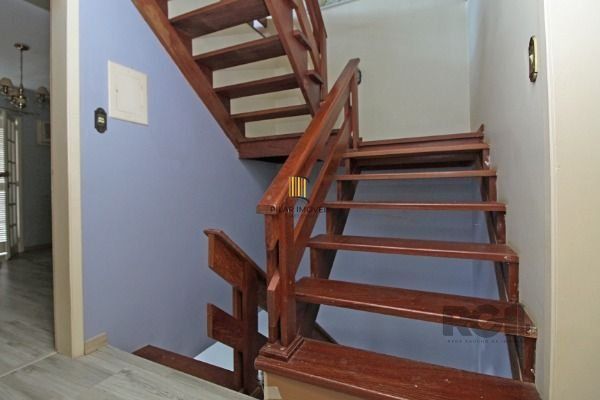 Casa Condominio em Porto Alegre, no bairro Guarujá, com 3 dormitório(s), e 3 banheiros, à venda.