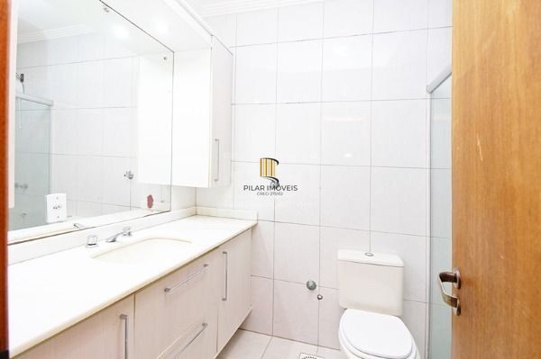 Casa em Porto Alegre, no bairro Espírito Santo, com 3 dormitório(s), à venda.