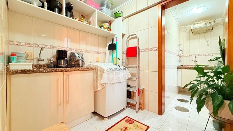 Impecável apartamento com 3 dormitórios , 3 banheiros , 2 vagas cobertas , com 120 m² privativos.