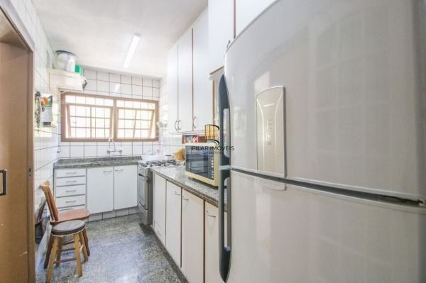 Casa para Venda - 300m², 4 dormitórios, sendo 1 suites, 8 vagas - Imperial Parque