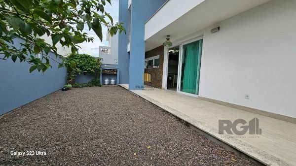 Casa em Porto Alegre, no bairro Hípica, com 3 dormitório(s), e 3 banheiros, à venda.