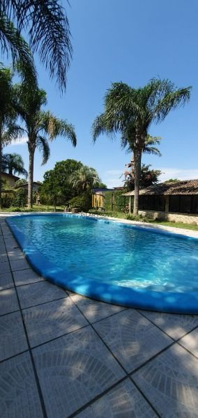 Sítio em Porto Alegre, no bairro Restinga, com 2 dormitório(s), e 2 banheiros, à venda.