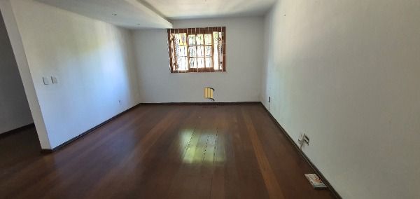 Casa para Venda - 160m², 4 dormitórios, sendo 2 suites, 4 vagas - Urubatã
