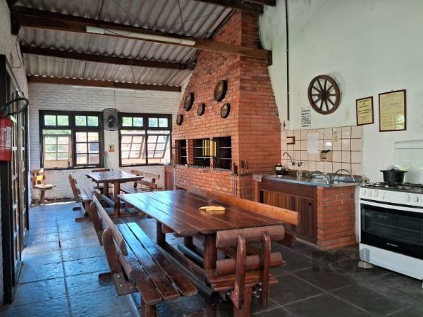 Apartamento em Porto Alegre, no bairro Tristeza, com 1 dormitório(s), e 1 banheiros, à venda.