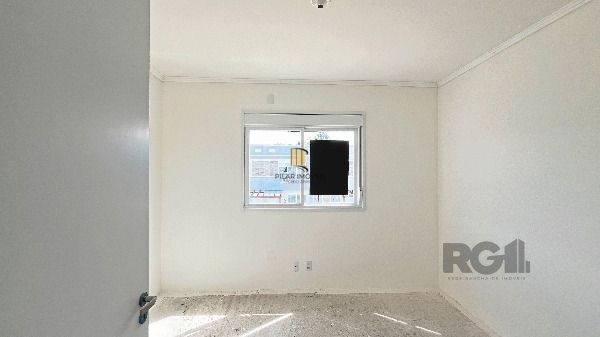 Casa em Porto Alegre, no bairro Vila Nova, com 2 dormitório(s), e 2 banheiros, à venda.