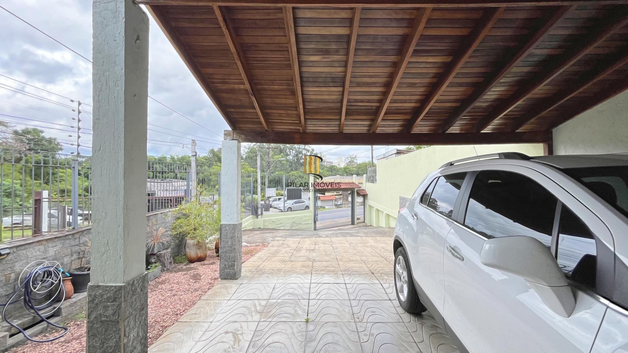 Casa em Porto Alegre, no bairro Vila Nova, com 3 dormitórios, 156 m² , 4 vagas.
