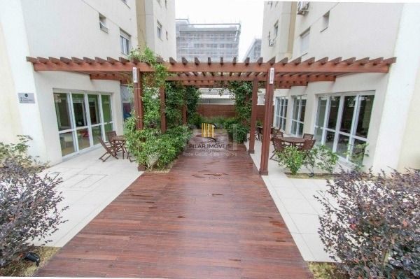 Apartamento em Porto Alegre, no bairro Tristeza, com 2 dormitório(s), e 2 banheiros, à venda.