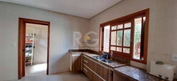 Casa para Venda - 239m², 5 dormitórios, sendo 1 suites, 4 vagas - Hípica