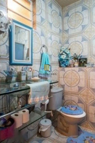Casa para Venda - 300m², 3 dormitórios, sendo 3 suites, 2 vagas - Vila Nova