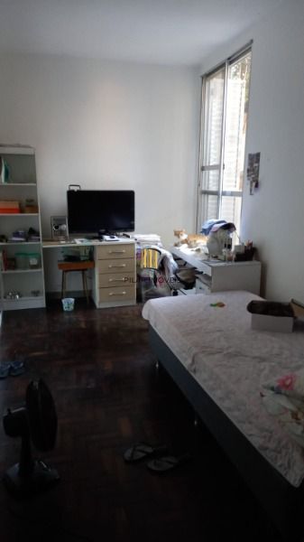 Apartamento em Porto Alegre, no bairro Centro Histórico, com 2 dormitório(s), e 2 banheiros, à venda.